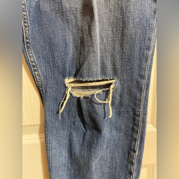 Abercrombie & Fitch Curve Love Mom High Rise Distressed Ripped Jeans Size 35 - Picture 7 of 12
